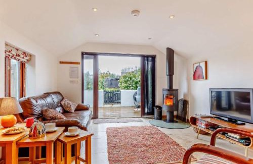 Fowey House | Pet-Friendly 2-Bed Retreat with Pool in Fowey