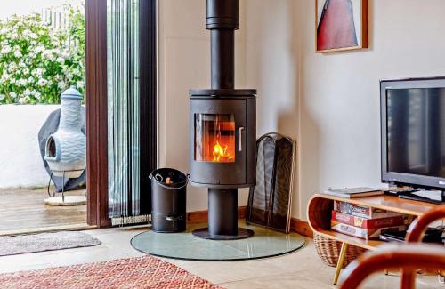 Fowey House | Pet-Friendly 2-Bed Retreat with Pool in Fowey