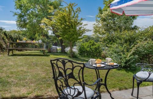 Crynant House | Family-Friendly 2-Bedroom Stay in Gower with Pet Access