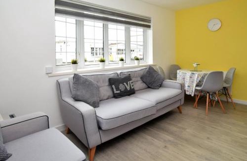 Scurlage House | Family-Friendly 2-Bedroom Retreat in Gower with Pool