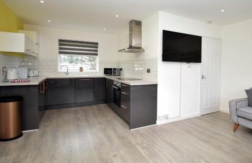 Scurlage House | Family-Friendly 2-Bedroom Retreat in Gower with Pool