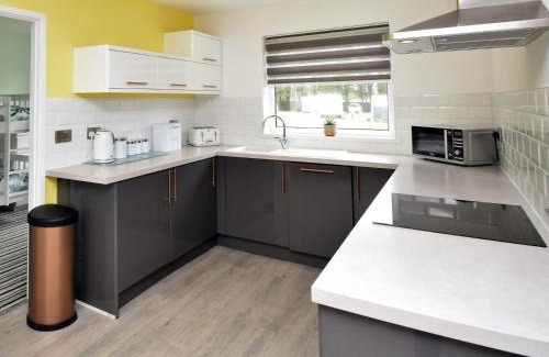 Scurlage House | Family-Friendly 2-Bedroom Retreat in Gower with Pool