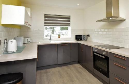 Scurlage House | Family-Friendly 2-Bedroom Retreat in Gower with Pool