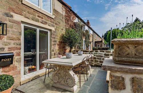 Knaresborough House | Pet-Friendly 2 Bedroom Retreat in Harrogate Awaits You