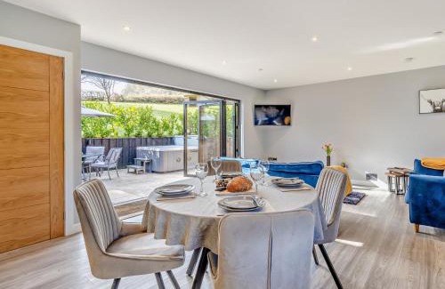 Tirabad House | Cozy 2-Bed Retreat in Heyope with Hot Tub & Family Fun
