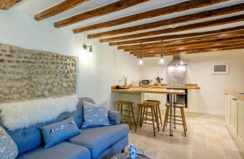 Cley next the Sea House | Family-Friendly 2 Bed Retreat in Holt, Perfect for All