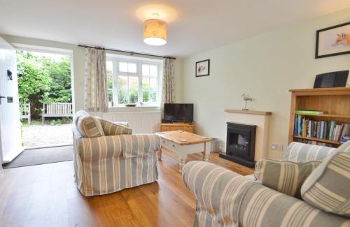 Holt House | Cozy 2-Bed Retreat in Holt with Hot Tub & Pet Friendly