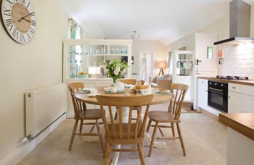 Saltmarshe House | Cozy 2-Bed Retreat in Howden - Perfect for Families & Pets