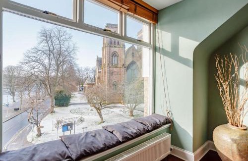 Inverness City Centre Apartment | Family-Friendly 2-Bed Retreat in Inverness - Rated 9.7/10