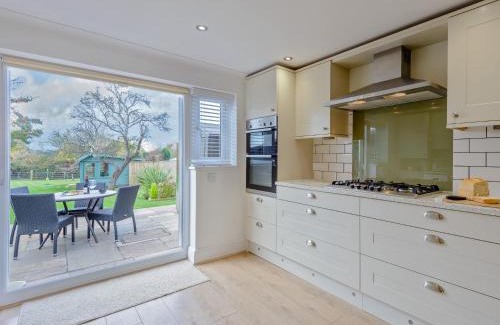 Furzebrook House | Inviting 2-Bed Retreat in Isle of Purbeck for Families