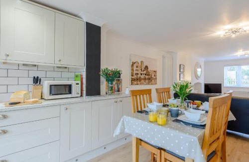 Furzebrook House | Inviting 2-Bed Retreat in Isle of Purbeck for Families