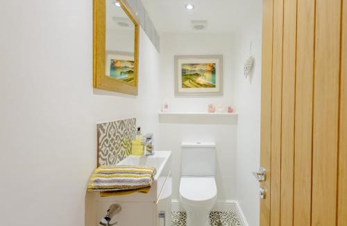 Furzebrook House | Inviting 2-Bed Retreat in Isle of Purbeck for Families