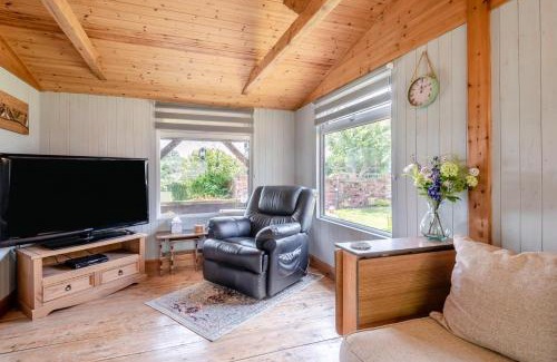 Louth Cabin | 2 Bed in Keddington oc-t32411