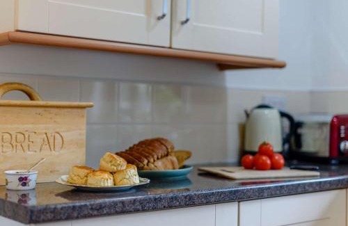 Kinnerton House | Cozy 2-Bed Retreat in Kinnerton, Pet & Child Friendly