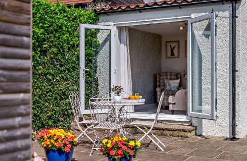 Kirkbymoorside House | 2 Bed in Kirkbymoorside 92635