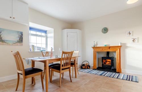 Pearsie House | Family-Friendly Retreat: 2 Bed Stay in Kirriemuir