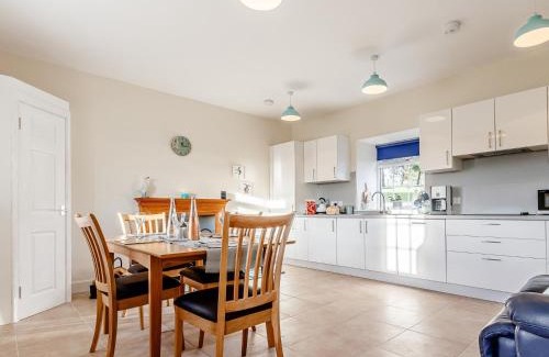 Pearsie House | Family-Friendly Retreat: 2 Bed Stay in Kirriemuir