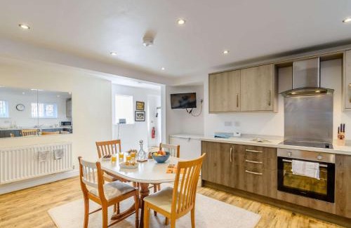 Langtoft House | Cozy 2-Bed Retreat in Langtoft - Family & Pet Friendly