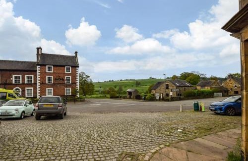 Longnor House | Top-Rated 2 Bed Retreat in Longnor for Families