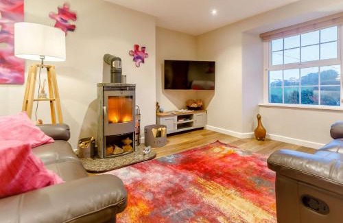 Looe Apartment | Pet-Friendly 2-Bed Retreat in Looe - Perfect for Families