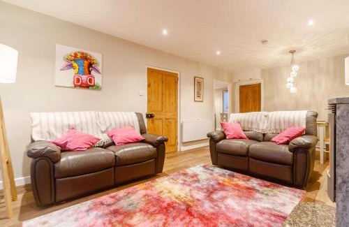 Looe Apartment | Pet-Friendly 2-Bed Retreat in Looe - Perfect for Families