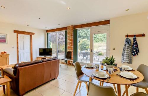 North Wheatley House | Convenient 2-Bed Accommodation in Mattersey - Family & Pet Friendly