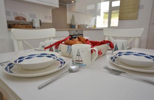 Mawgan Porth House | Family-Friendly 2-Bed Retreat in Mawgan Porth