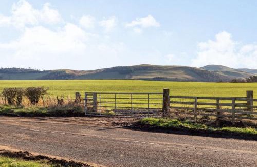 Cornhill on Tweed House | Family-Friendly 2-Bed Retreat in Mindrum with Pet Welcome