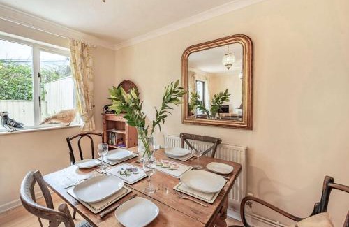 Narberth House | Family-Friendly 2-Bed Retreat in Narberth Awaits You