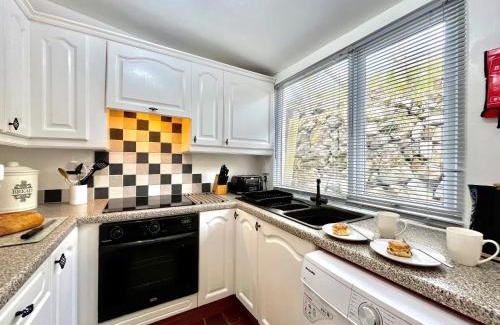 Llithfaen House | Family-Friendly 2-Bed Retreat in Nefyn, Pet Welcome!