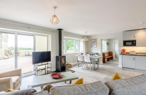 Newent House | Family-Friendly 2-Bedroom Retreat in Newent