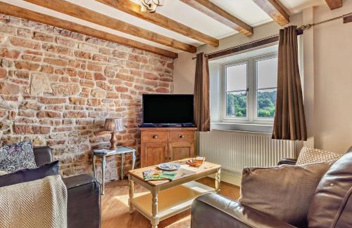 Giltbrook House | Cozy 2-Bedroom Retreat in Newthorpe - Pet Friendly Stay