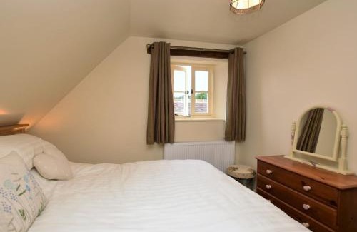Giltbrook House | Family-Friendly 2-Bed Retreat in Newthorpe