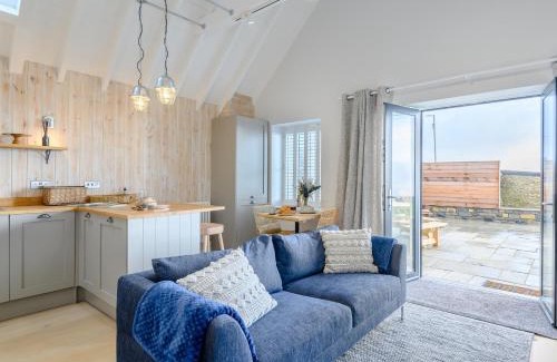 Southerndown House | Discover a 2-Bed Retreat in Ogmore-by-Sea with Pets Welcome
