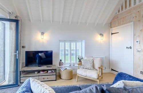 Southerndown House | Discover a 2-Bed Retreat in Ogmore-by-Sea with Pets Welcome