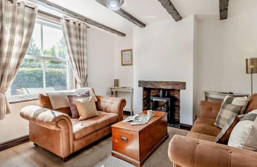 Welsh Frankton House | Comfortable 2-Bed Retreat in Oswestry with Hot Tub