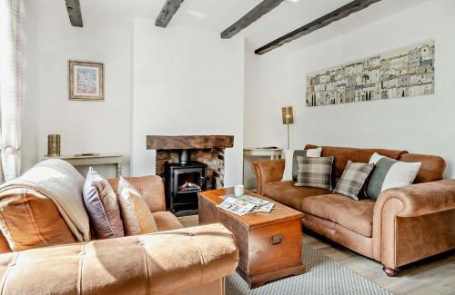 Welsh Frankton House | Comfortable 2-Bed Retreat in Oswestry with Hot Tub