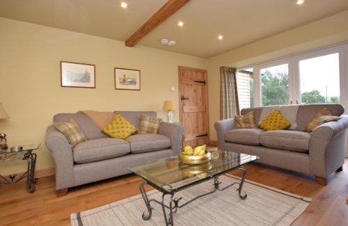 West Linton House | Cozy 2-Bed Retreat in Pet-Friendly Peebles