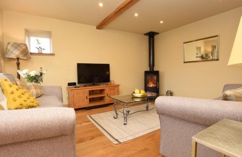 West Linton House | Cozy 2-Bed Retreat in Pet-Friendly Peebles