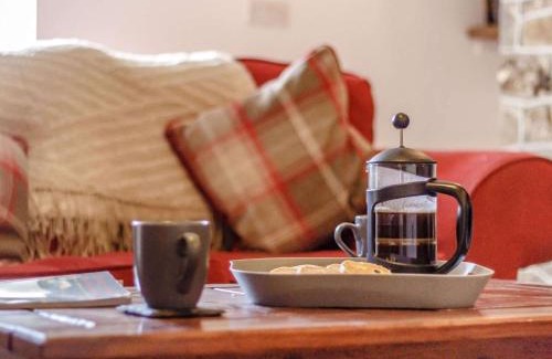 Pen-y-cae House | Cozy 2-Bed Retreat in Penycae with Hot Tub & Pet Friendly