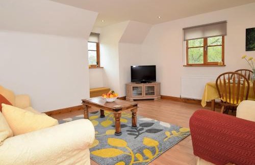 Stuppington House | Cozy 2-Bed Retreat in Petham with Family-Friendly Amenities