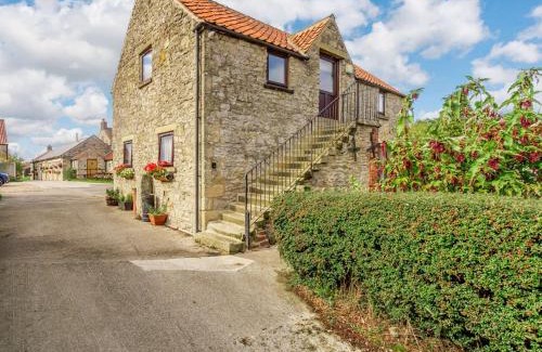 Newton-on-Rawcliffe House | Cozy 2-Bed Retreat in Pickering with Private Pool & Hot Tub