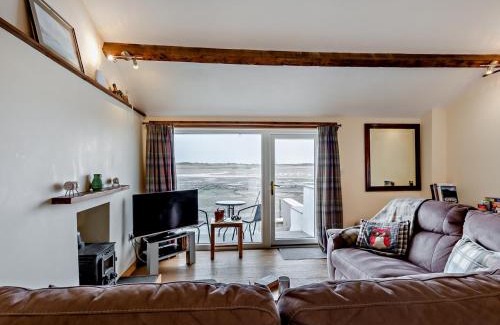 Ravenglass House | Family-Friendly 2 Bed Retreat in Ravenglass with Hot Tub