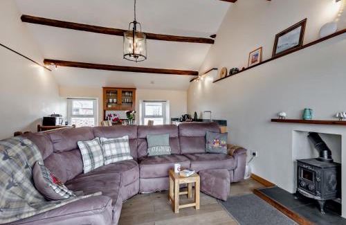 Ravenglass House | Family-Friendly 2 Bed Retreat in Ravenglass with Hot Tub