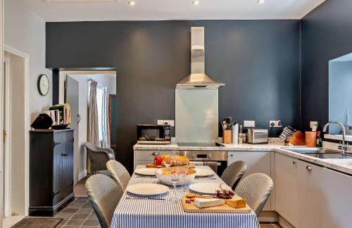 Moulton House | Comfortable 2 Bed Family Retreat in Richmond