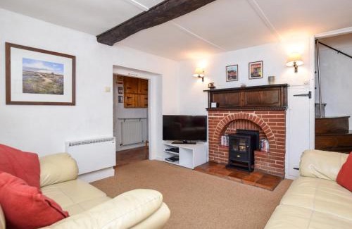 Roughton House | Family-Friendly 2 Bedroom Retreat in Roughton BUCN8