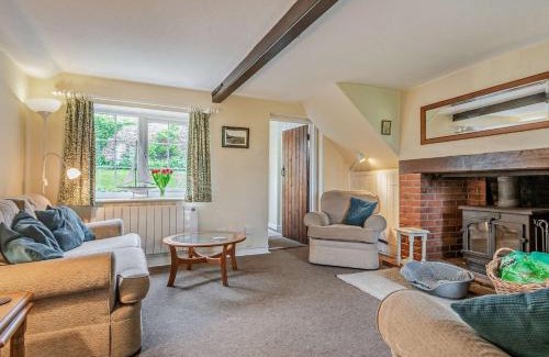 Salthouse House | Family-Friendly 2 Bed Retreat in Salthouse with Kitchen