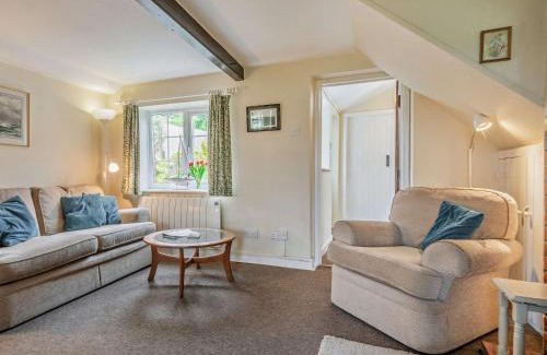Salthouse House | Family-Friendly 2 Bed Retreat in Salthouse with Kitchen