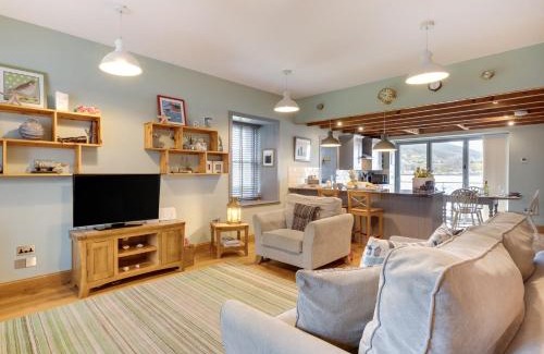 Inverness House | Family-Friendly 2 Bed Retreat in South Kessock, Rated 10/10
