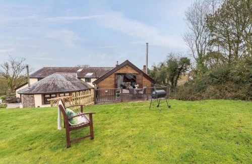 Worlington House | Family-Friendly 2-Bed Retreat in South Molton